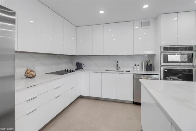 5964 Pelican Bay BLVD 434, Naples, FL 34108