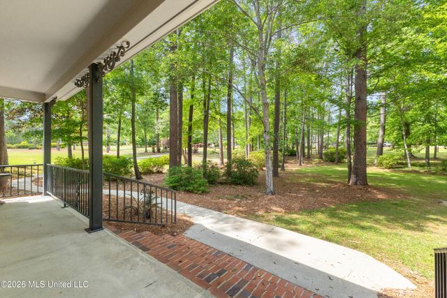 87 Fairlake Drive, Hattiesburg, MS 39402