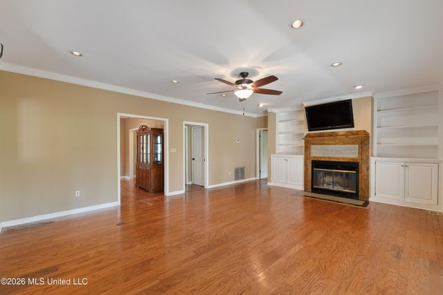 87 Fairlake Drive, Hattiesburg, MS 39402