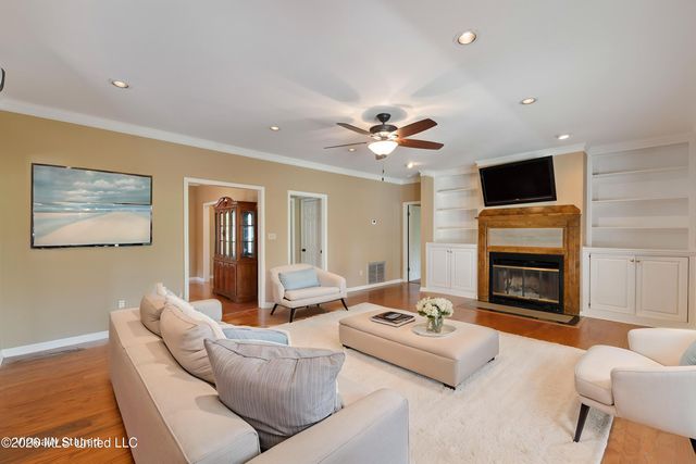 87 Fairlake Drive, Hattiesburg, MS 39402
