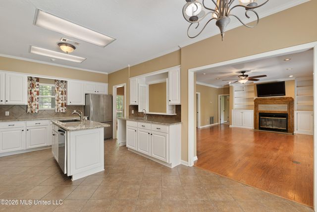 87 Fairlake Drive, Hattiesburg, MS 39402