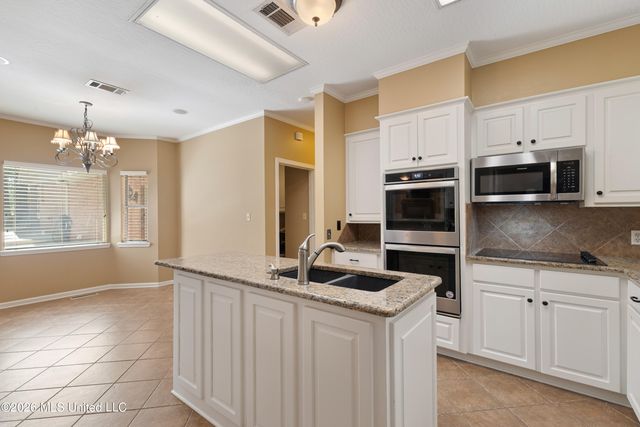 87 Fairlake Drive, Hattiesburg, MS 39402