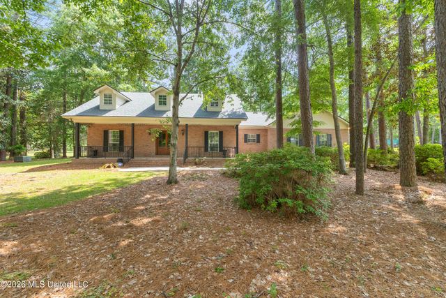 87 Fairlake Drive, Hattiesburg, MS 39402