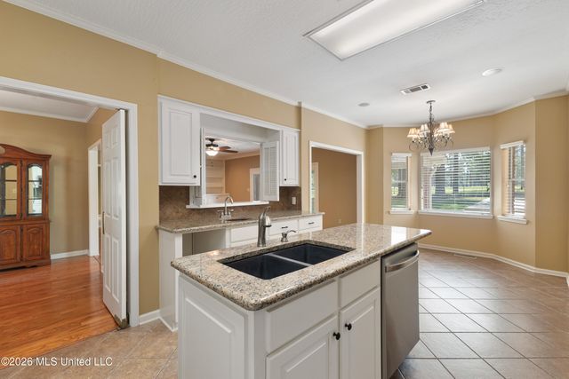 87 Fairlake Drive, Hattiesburg, MS 39402