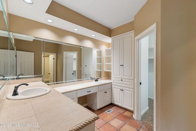 87 Fairlake Drive, Hattiesburg, MS 39402