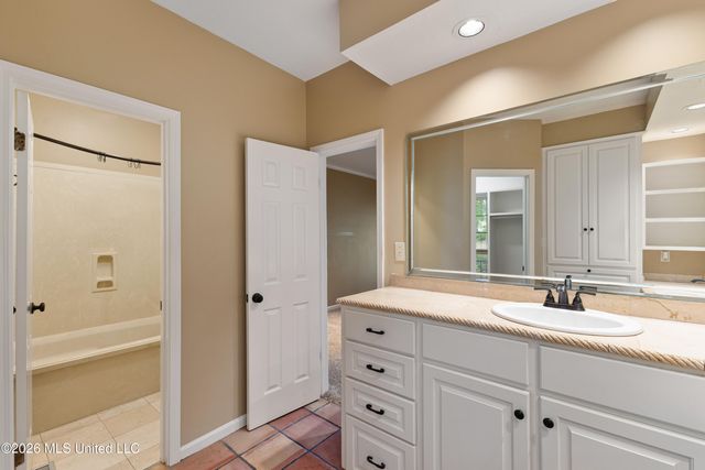 87 Fairlake Drive, Hattiesburg, MS 39402