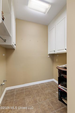 87 Fairlake Drive, Hattiesburg, MS 39402