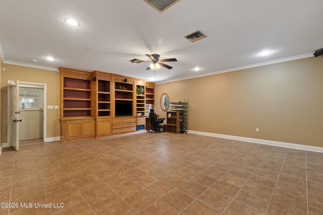 87 Fairlake Drive, Hattiesburg, MS 39402