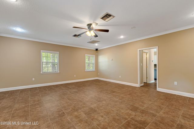 87 Fairlake Drive, Hattiesburg, MS 39402