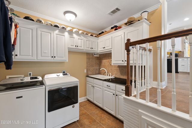 87 Fairlake Drive, Hattiesburg, MS 39402