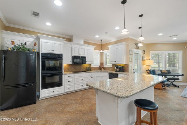 87 Fairlake Drive, Hattiesburg, MS 39402