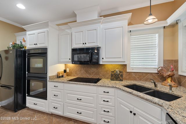 87 Fairlake Drive, Hattiesburg, MS 39402