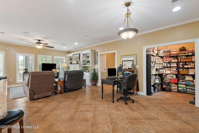 87 Fairlake Drive, Hattiesburg, MS 39402