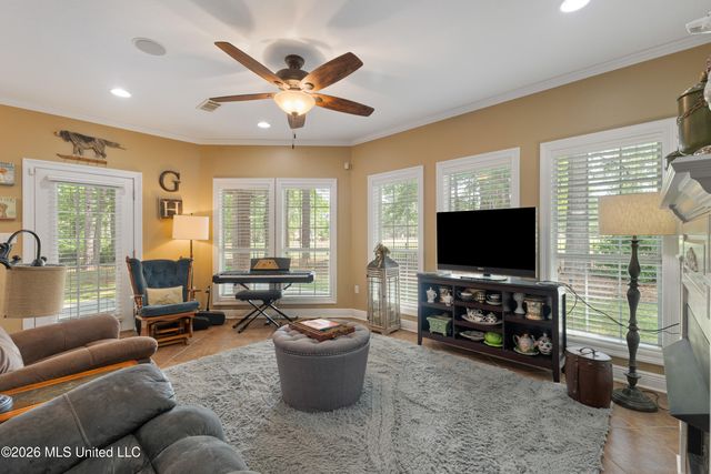 87 Fairlake Drive, Hattiesburg, MS 39402