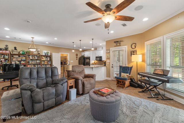 87 Fairlake Drive, Hattiesburg, MS 39402