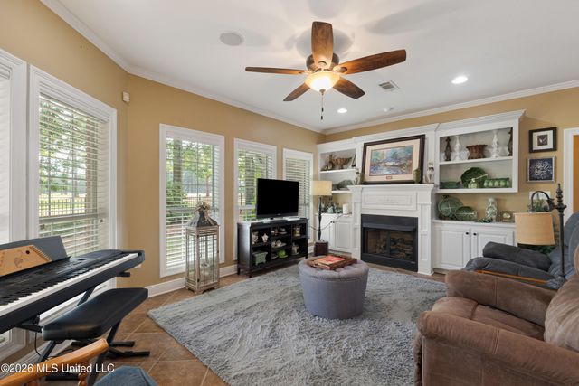 87 Fairlake Drive, Hattiesburg, MS 39402