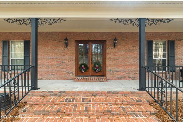 87 Fairlake Drive, Hattiesburg, MS 39402