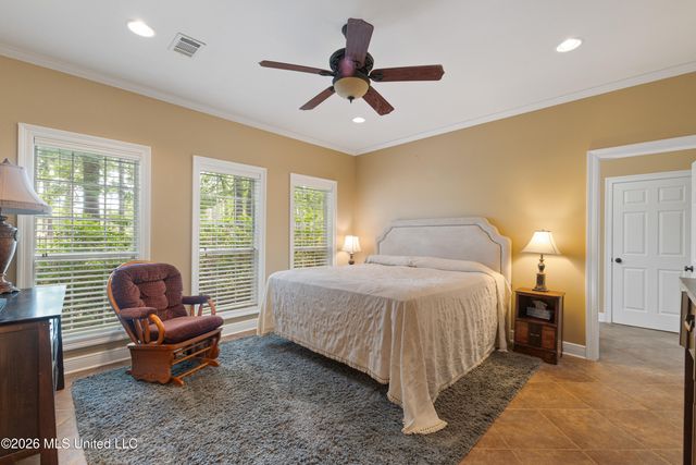 87 Fairlake Drive, Hattiesburg, MS 39402