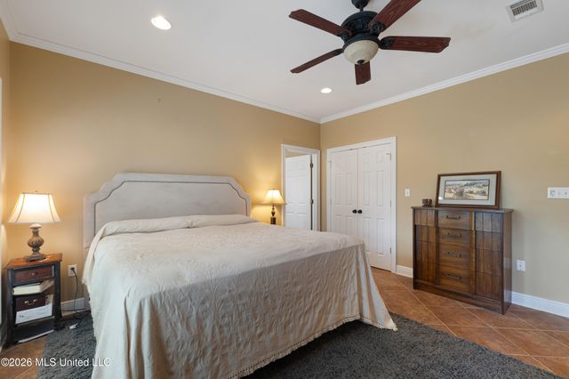 87 Fairlake Drive, Hattiesburg, MS 39402