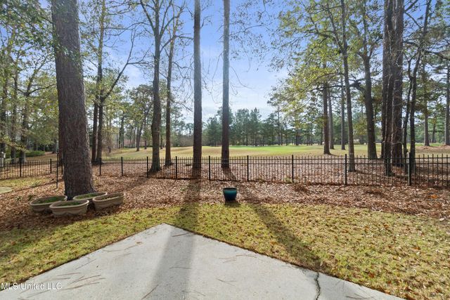 87 Fairlake Drive, Hattiesburg, MS 39402