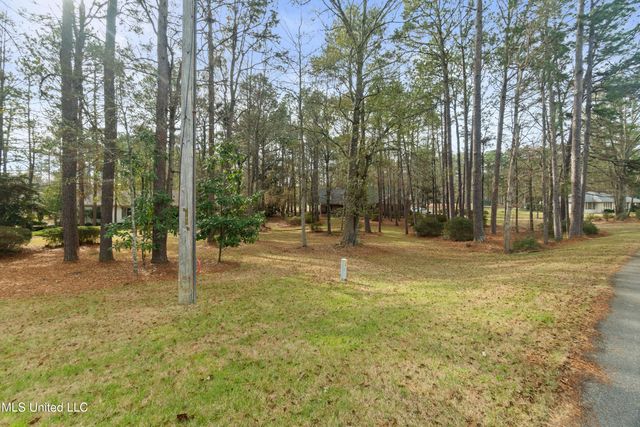 87 Fairlake Drive, Hattiesburg, MS 39402