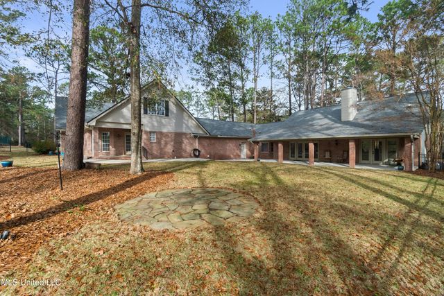 87 Fairlake Drive, Hattiesburg, MS 39402