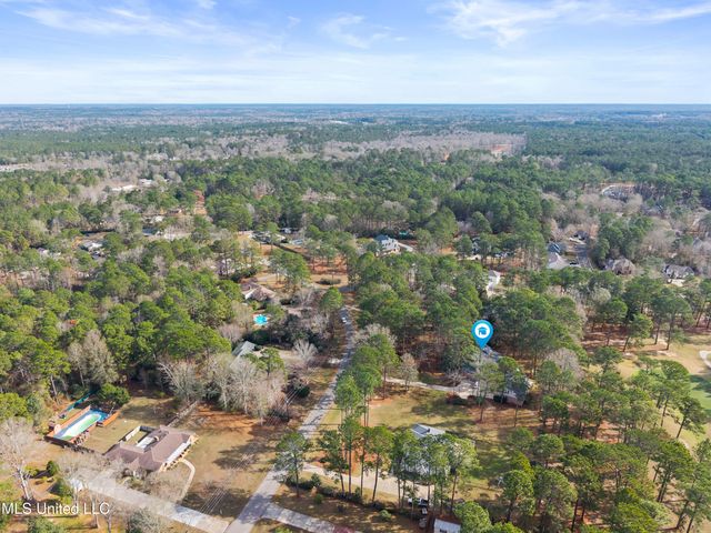 87 Fairlake Drive, Hattiesburg, MS 39402