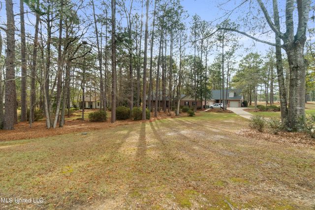 87 Fairlake Drive, Hattiesburg, MS 39402