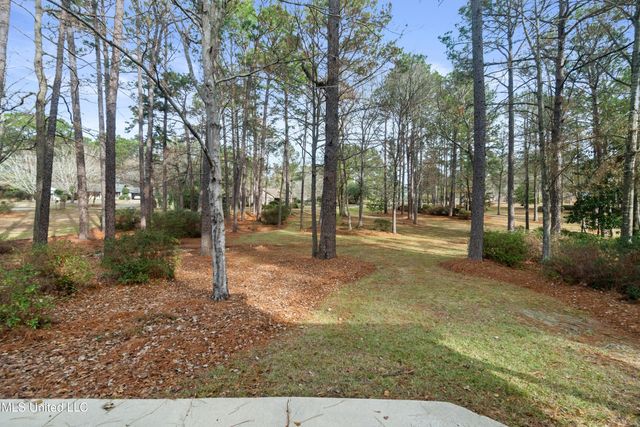 87 Fairlake Drive, Hattiesburg, MS 39402