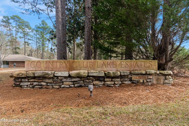 87 Fairlake Drive, Hattiesburg, MS 39402