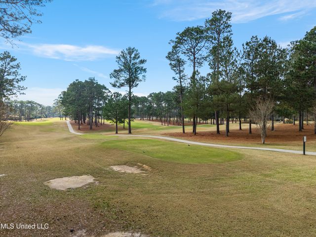 87 Fairlake Drive, Hattiesburg, MS 39402