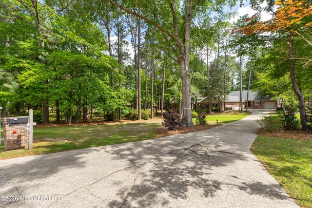 87 Fairlake Drive, Hattiesburg, MS 39402