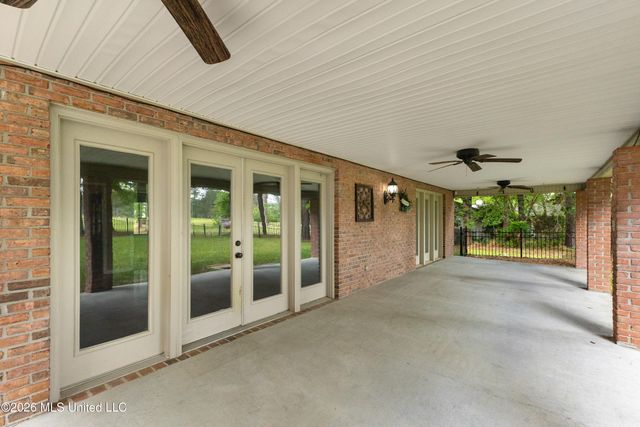 87 Fairlake Drive, Hattiesburg, MS 39402