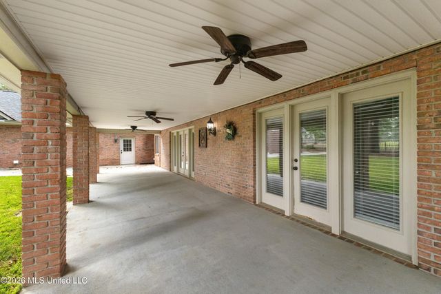 87 Fairlake Drive, Hattiesburg, MS 39402