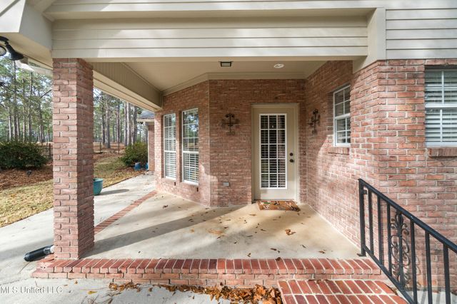 87 Fairlake Drive, Hattiesburg, MS 39402