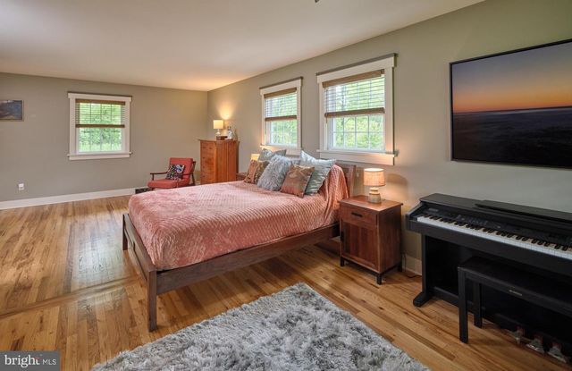 77 SUNSET DR, New Hope, PA 18938