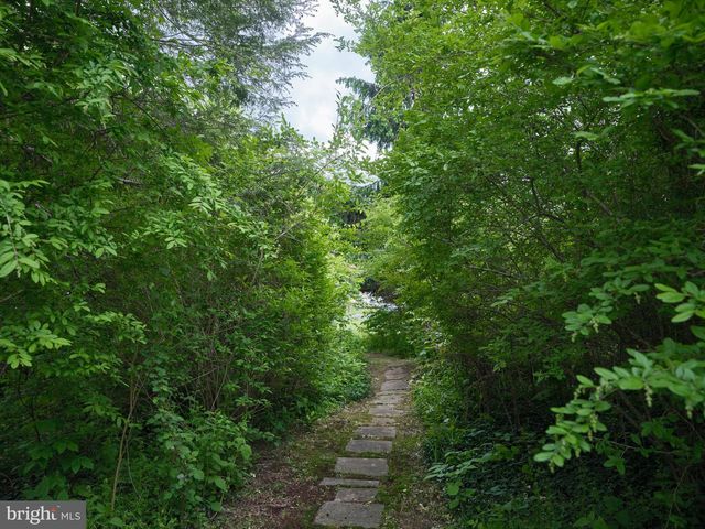 77 SUNSET DR, New Hope, PA 18938