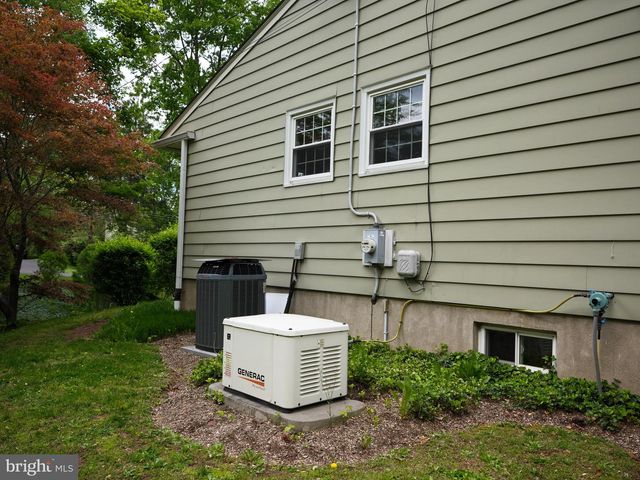 77 SUNSET DR, New Hope, PA 18938