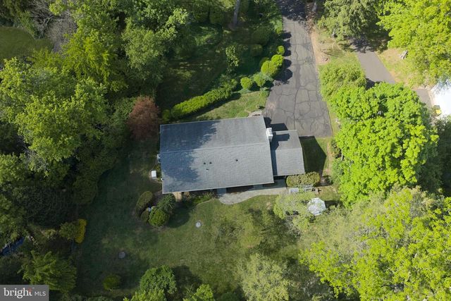 77 SUNSET DR, New Hope, PA 18938