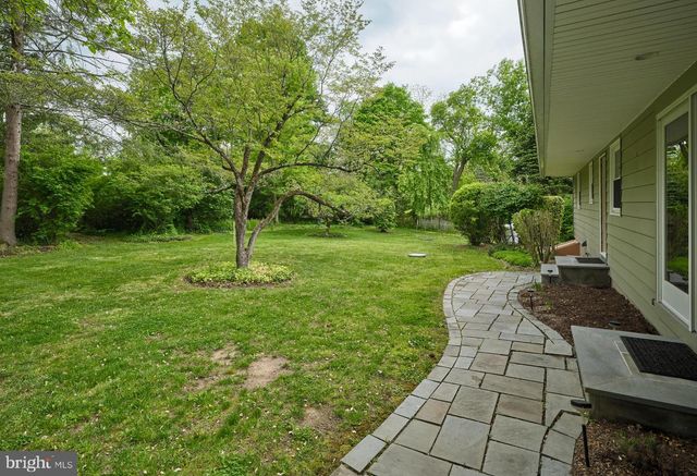 77 SUNSET DR, New Hope, PA 18938