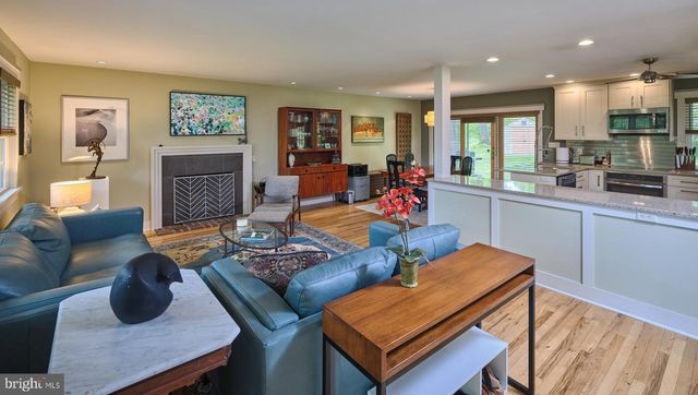 77 SUNSET DR, New Hope, PA 18938