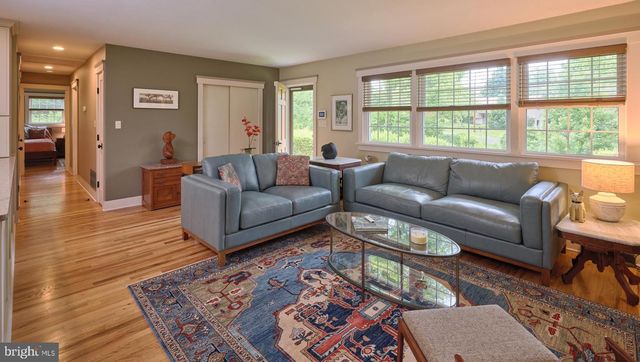 77 SUNSET DR, New Hope, PA 18938