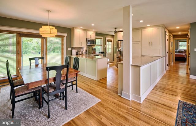 77 SUNSET DR, New Hope, PA 18938