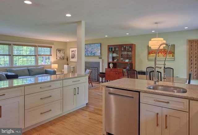 77 SUNSET DR, New Hope, PA 18938