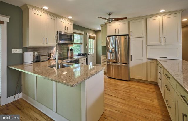 77 SUNSET DR, New Hope, PA 18938