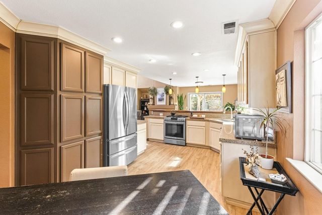 9400 Benbow Drive, Gilroy, CA 95020