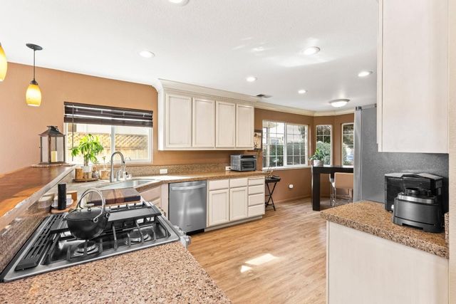 9400 Benbow Drive, Gilroy, CA 95020