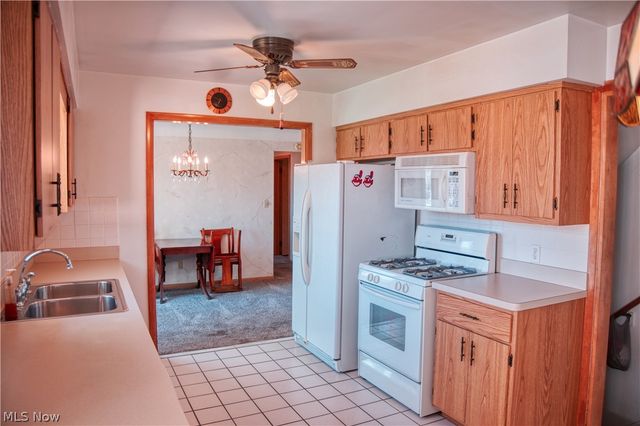 333 E Ridgewood Drive, Seven Hills, OH 44131