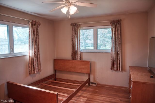 333 E Ridgewood Drive, Seven Hills, OH 44131