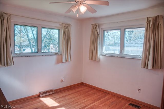 333 E Ridgewood Drive, Seven Hills, OH 44131